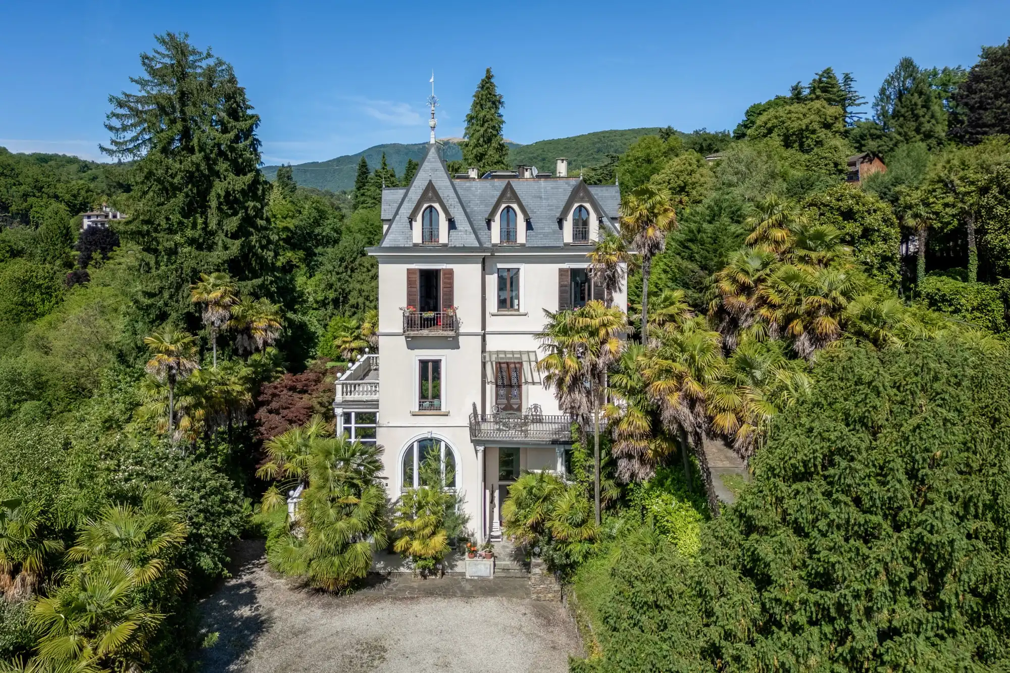 Photos Villa de style Liberty précoce avec vue sur le lac Majeur