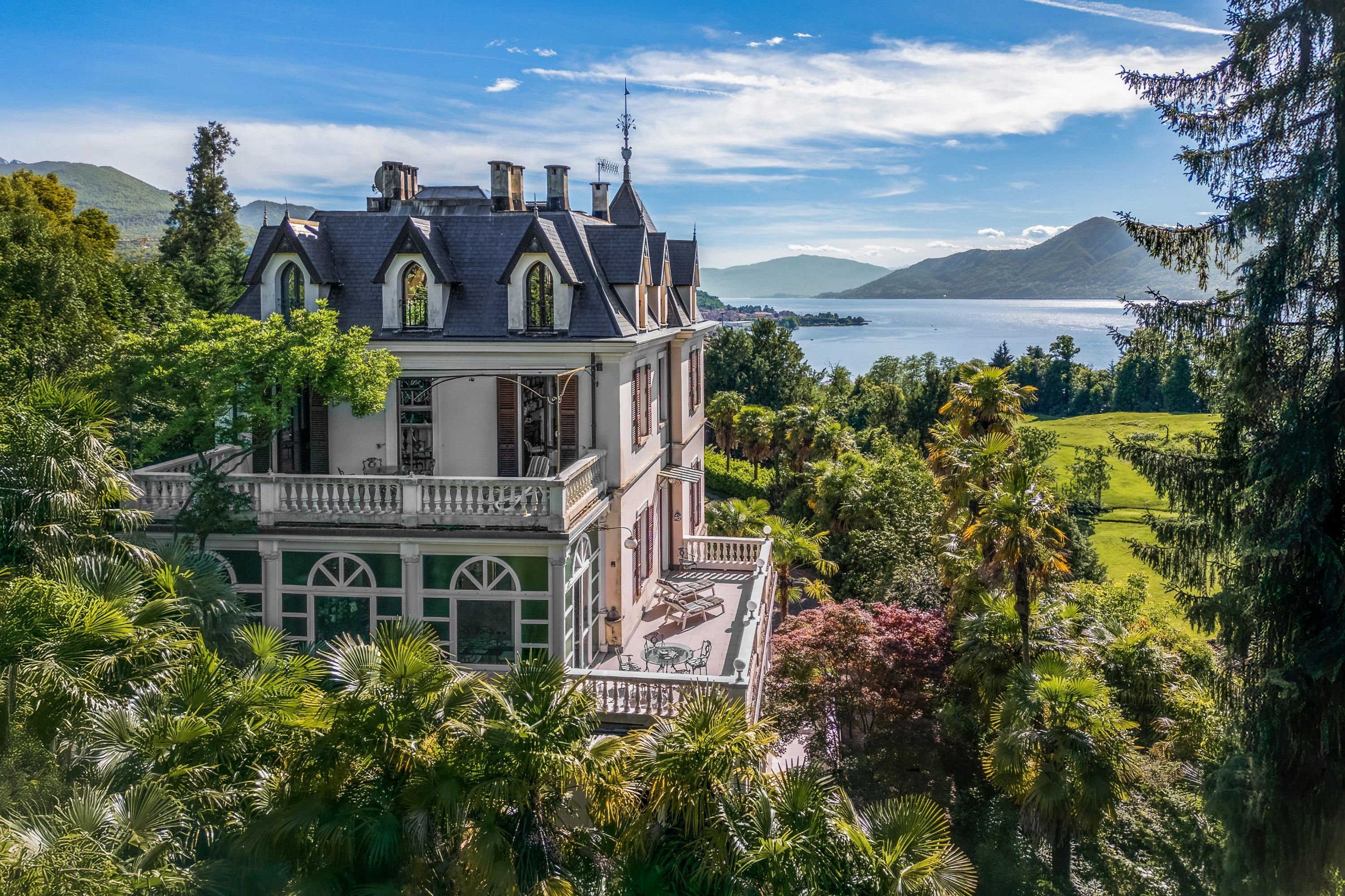 Photos Villa de style Liberty précoce avec vue sur le lac Majeur