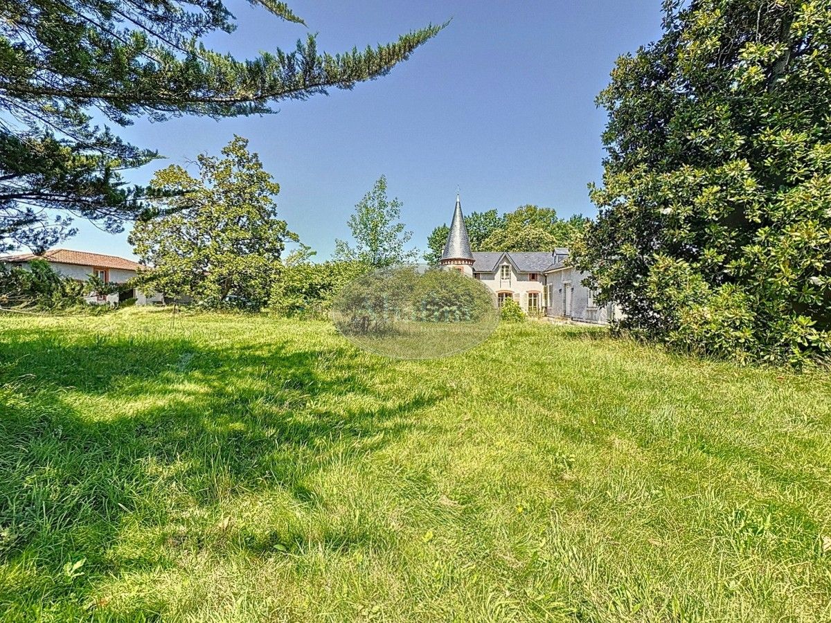 Photos Maison de charme avec parc de 2 hectares et dépendances près de Lannemezan