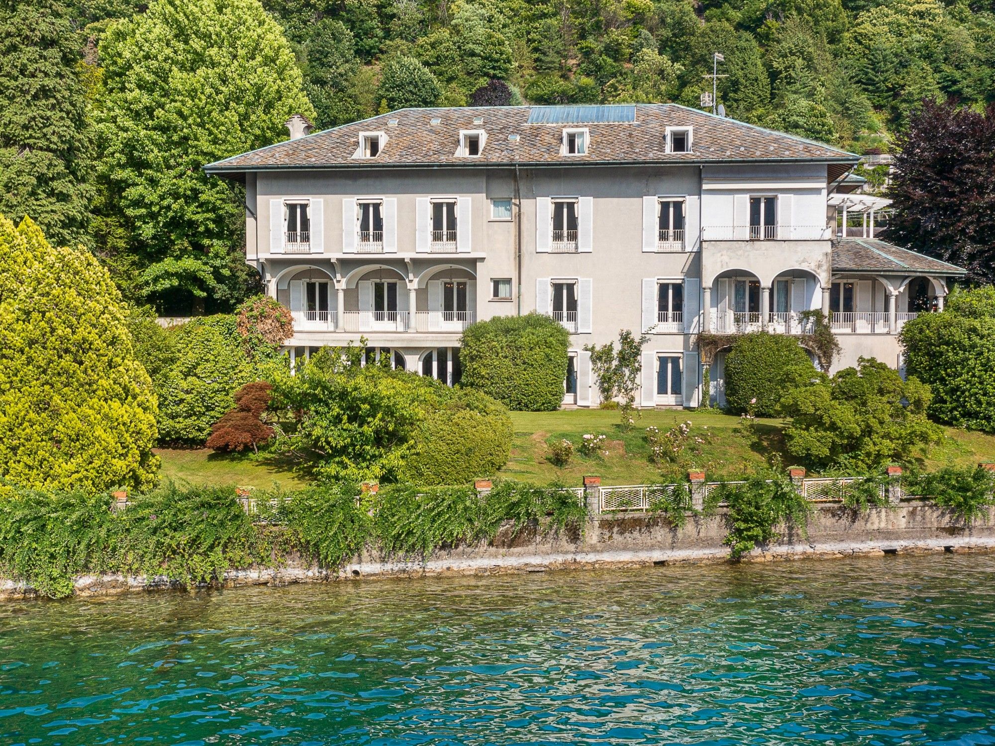 Photos Demeure de la famille Alessi au lac d’Orta avec grands jardins et espaces de réception