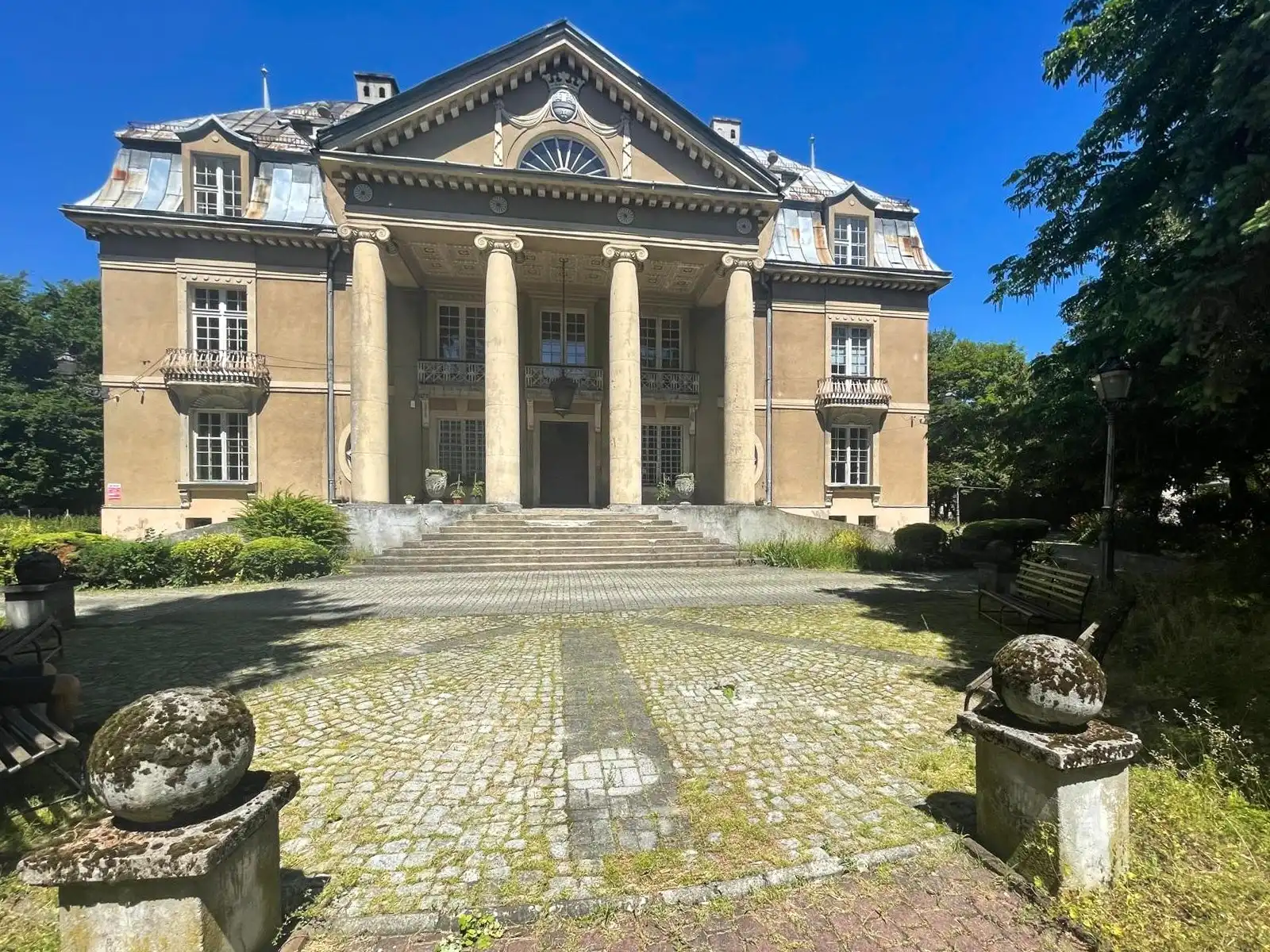 Photos Zabytkowy zespół pałacowo-parkowy w Łubiu (gmina Zbrosławice, powiat tarnogórski)