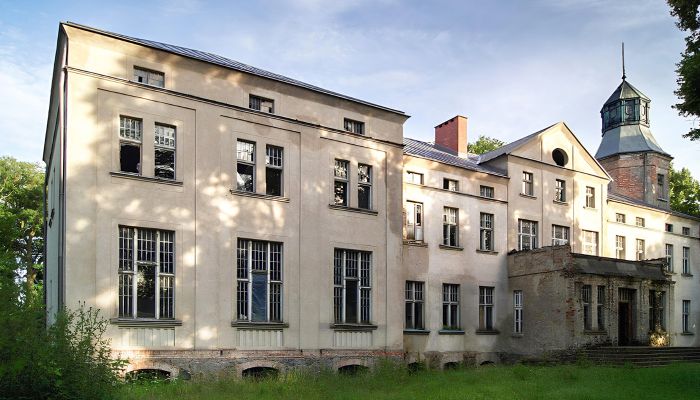 Manoir avec intérieurs historiques en Poméranie occidentale