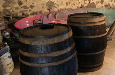 Maison de campagne à vendre Niévares, Asturies, Alter Fässer für Apfelwein