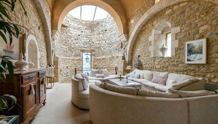 Église ancienne de 815 – Là où l’histoire rencontre le confort moderne