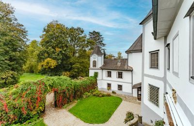 Château à vendre 4693 Desselbrunn, Oberösterreich, Bezaubernd schmiegt sich die Kapelle an das Ensemble