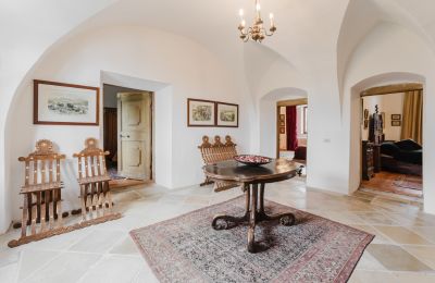 Château à vendre 4693 Desselbrunn, Oberösterreich, Der lichtdurchflutete Flur im zweiten Obergeschoss