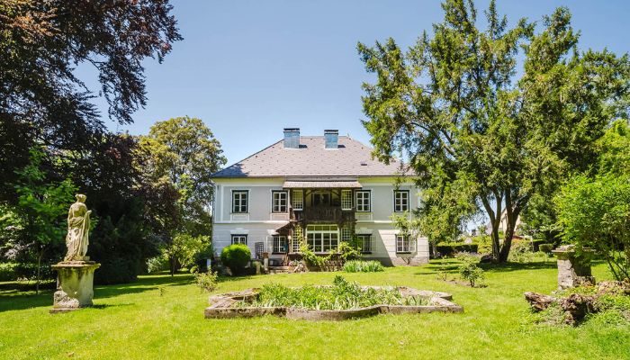 Demeure au lac Traunsee avec jardins et charme historique