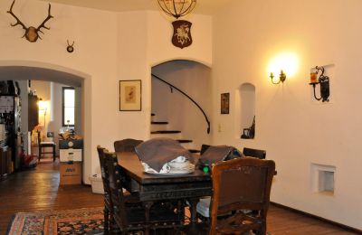 Château à vendre 84375 Kirchdorf am Inn, Hofmarkstraße 2, Bavière, 1. Stock: Esszimmer mit Blick zu Küche und interner kleinen Wendeltreppe
