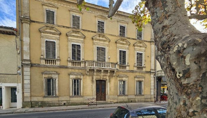 Maison de maître de 1824 de 640 m2 à rénover, un jardin, un garage secteur Narbonne