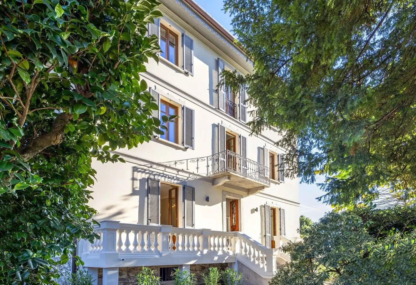 Photos Dans les collines d’Antoliva : Demeure avec vue sur le lac