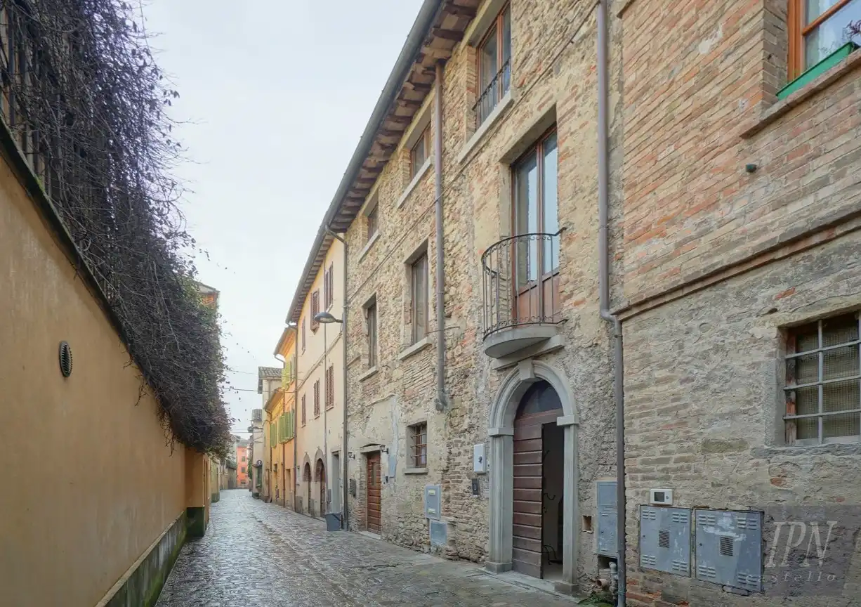 Photos Maison de ville historique indépendante sur trois niveaux avec terrasse