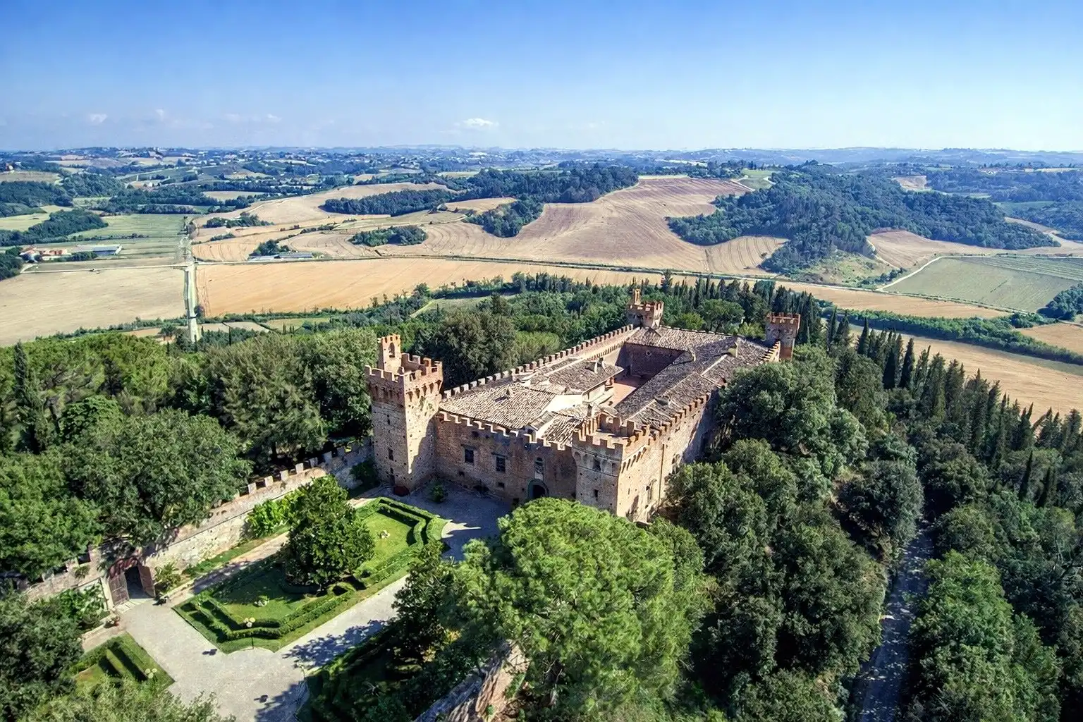 Photos Château de la Renaissance avec plus de 1 200 ha en Toscane