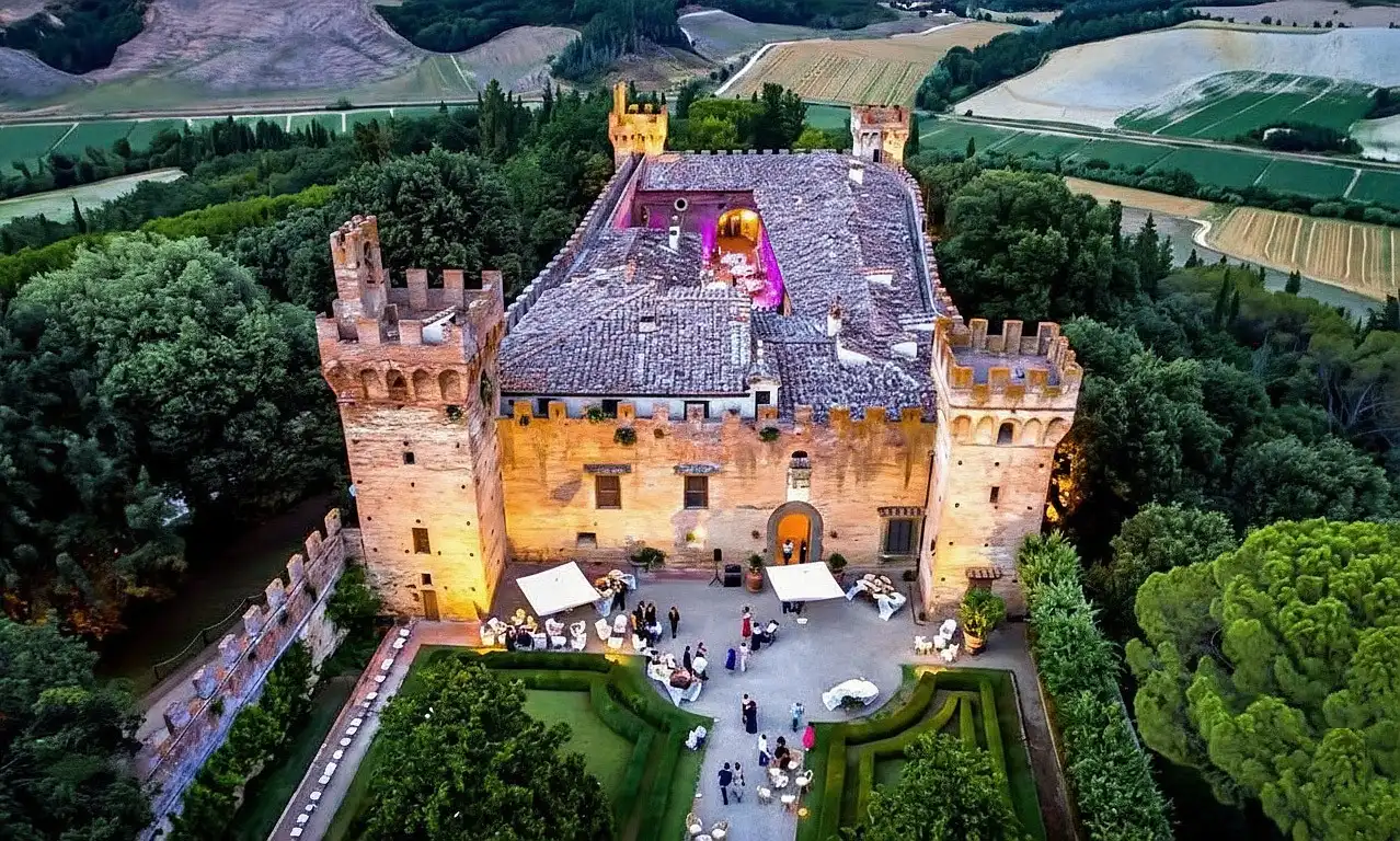 Photos Toskana-Landgut "Castello di Oliveto" - 1.200 Hektar