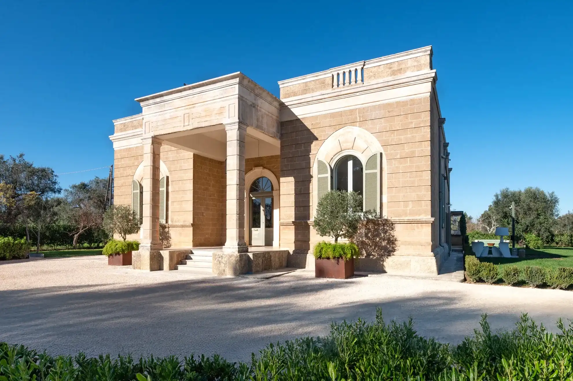 Photos Historic villa for sale by private auction with pool and independent annexe in Mesagne