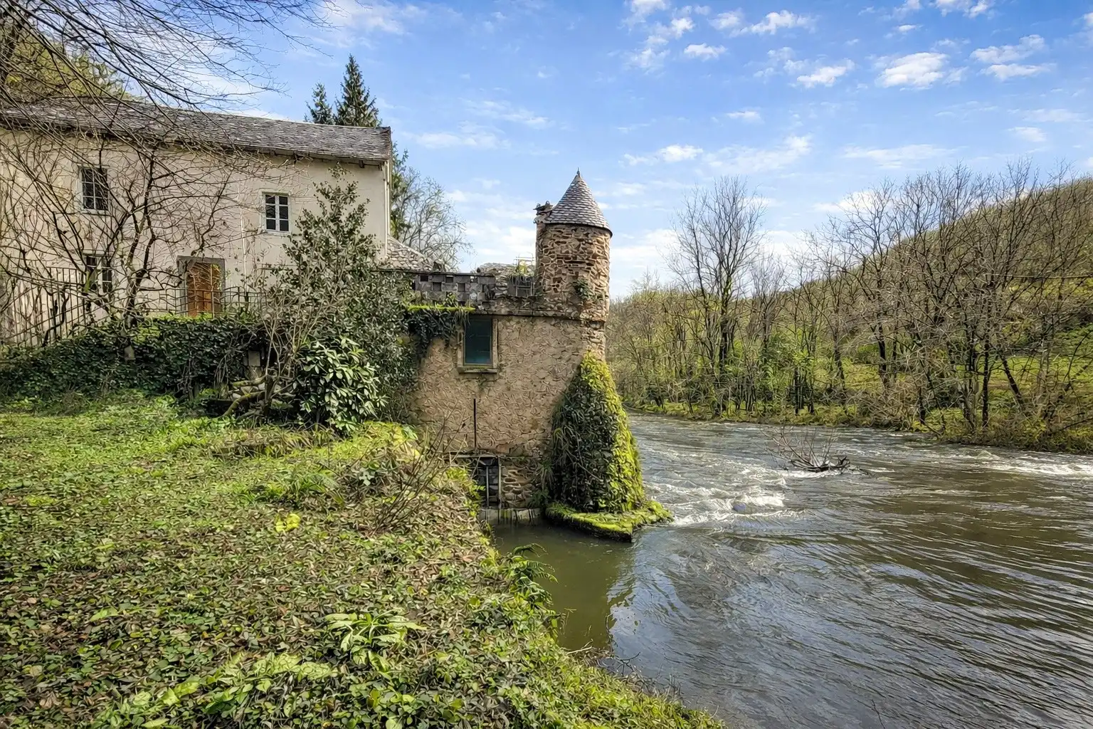 Photos Ancien moulin à vendre près d’Albi avec cascade et 5 000 m² de terrain