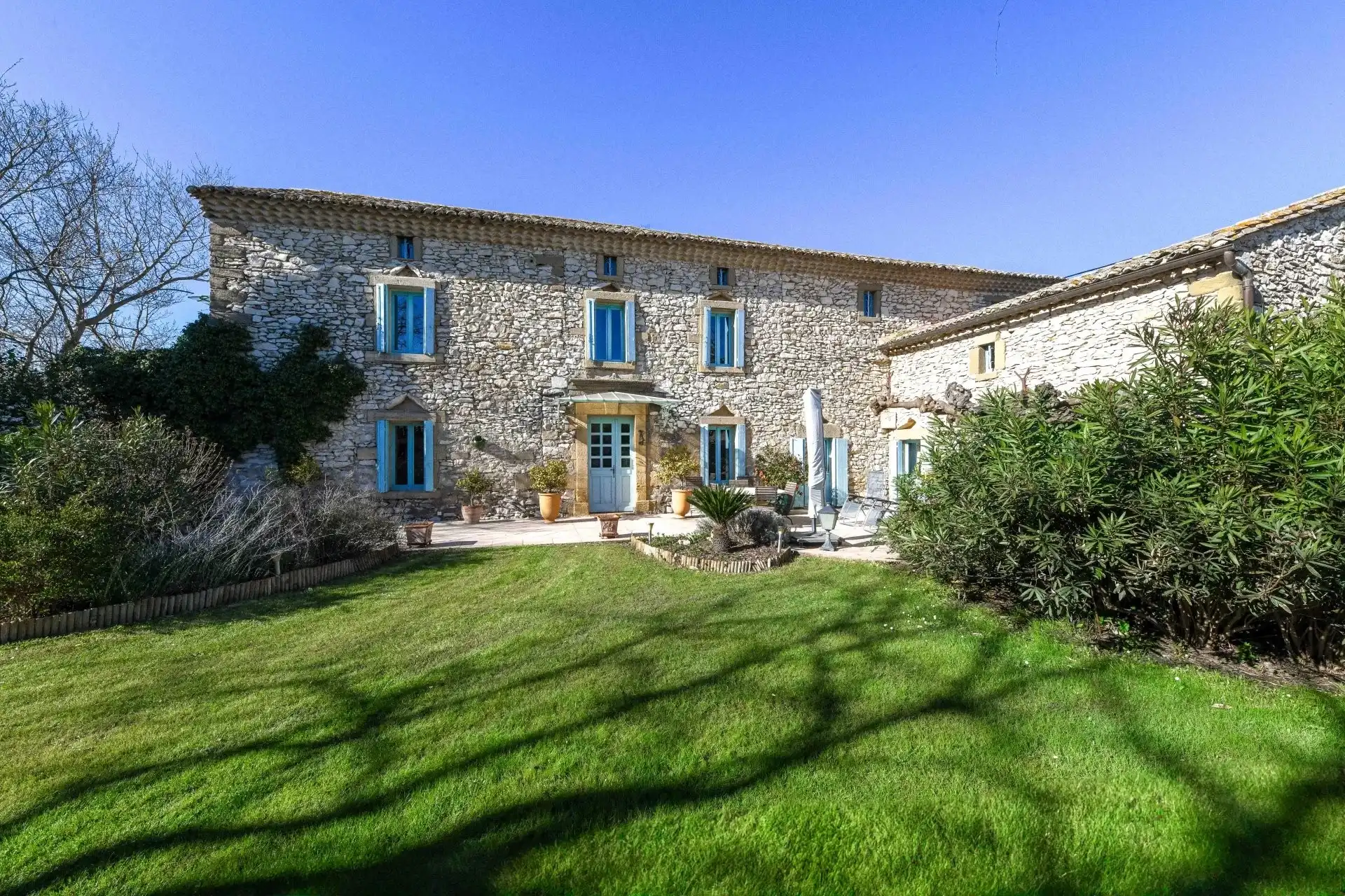 Photos Mas bei Uzès mit Nebengebäuden, 6.600 m² Park und Pool
