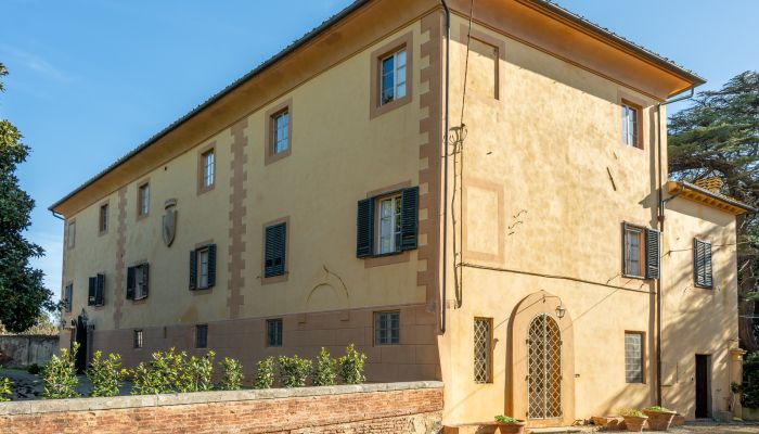 Demeure avec chapelle à fresques – projet hôtelier ou de retraite en Toscane