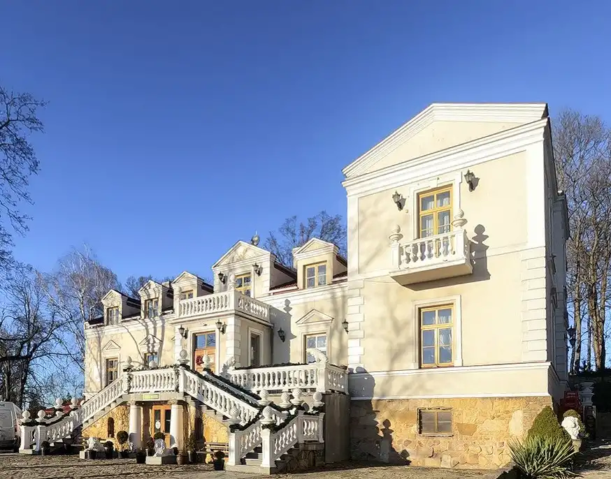 Photos Pałac Tarnowskich w Ostrowcu Świętokrzyskim na sprzedaż. Super oferta.