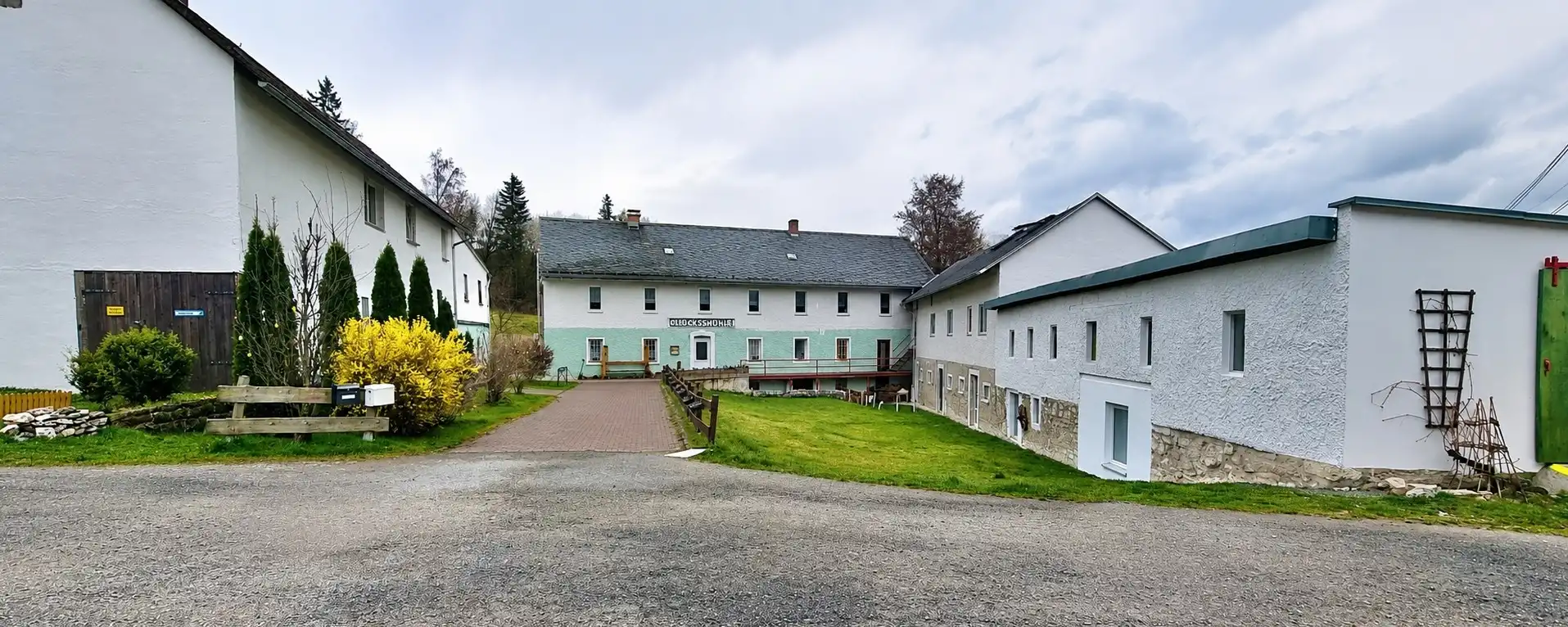 Photos Ensemble historique de moulin avec restaurant dans la vallée de Schleiz