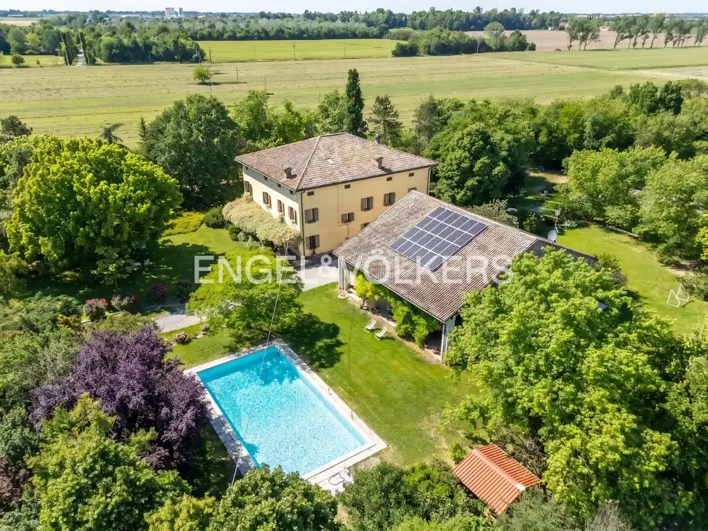 Photos Demeure de campagne historique avec dépendance et piscine près de Parme