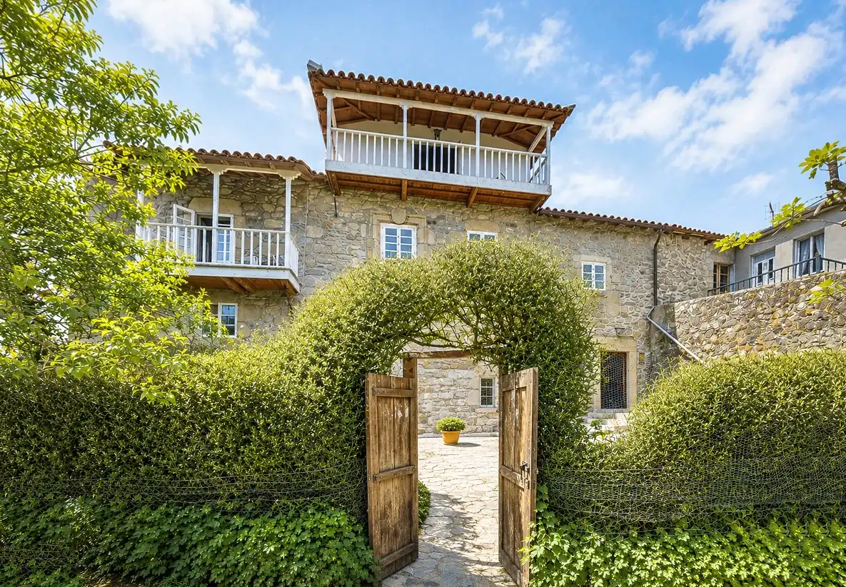 Photos Maison de campagne en pierre restaurée avec terrain à Pantón, Ribeira Sacra