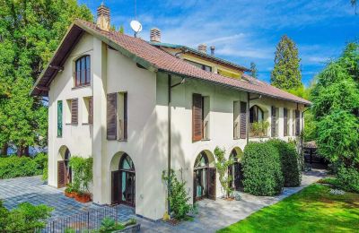 Villa historique à vendre Castelletto Sopra Ticino, Piémont:  Vue latérale