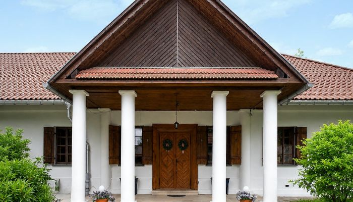 Domaine historique avec deux manoirs et parc de 2,6 ha, près de Cracovie