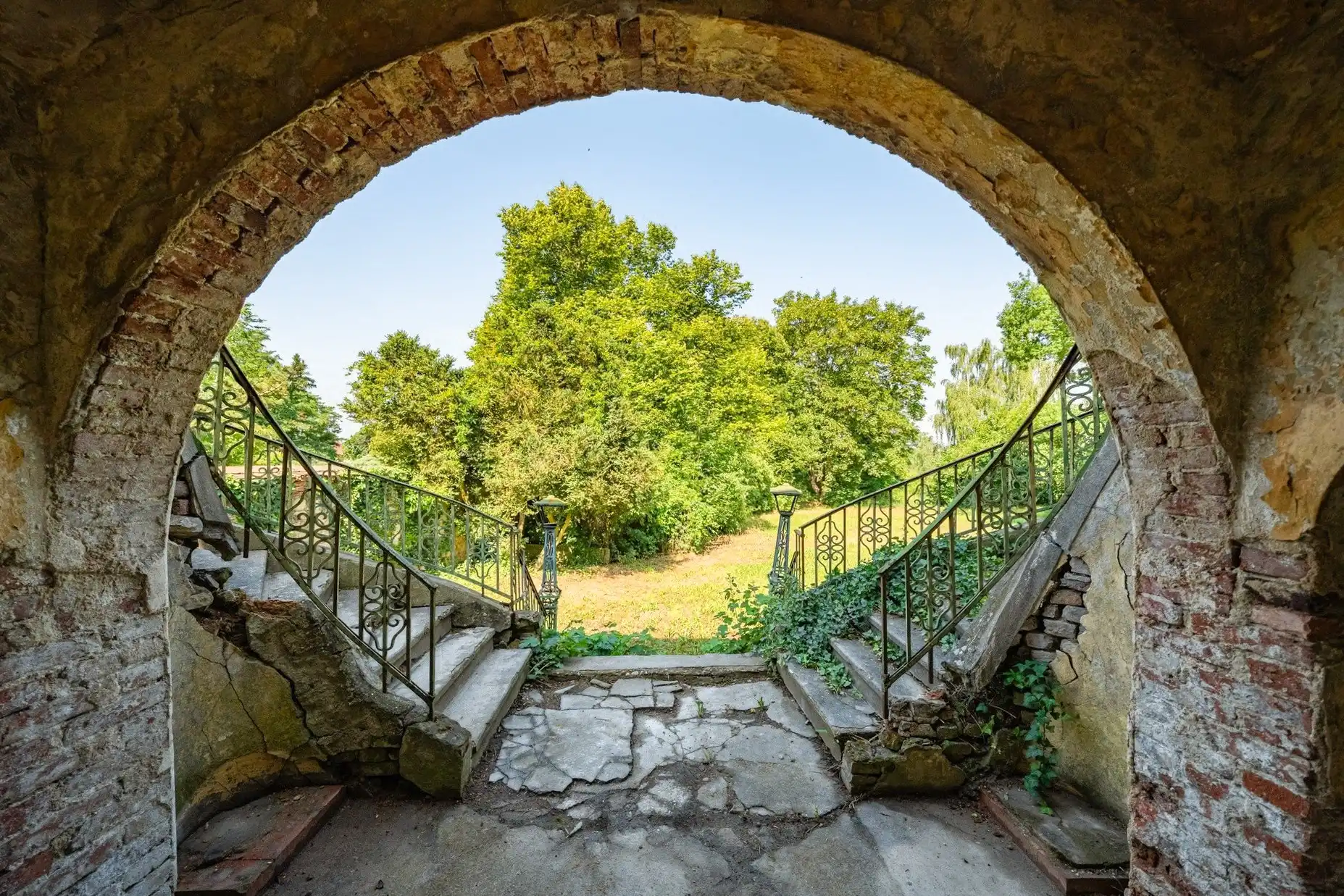 Photos Domaine avec château baroque à Milčeves