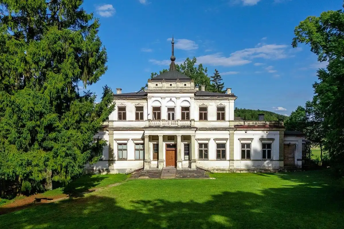 Photos Neorenesansowy Pałac w sercu Ponidzia