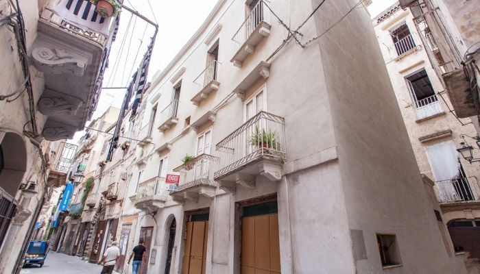 Palazzo du XVIIIe siècle à vendre à Tarente, vieille ville, vue mer