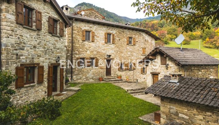 Maison de campagne avec deux habitations dans les Apennins, près de Parme