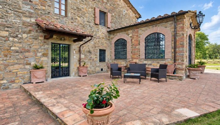 Borgo Cellini entre Valdambra et Valdichiana avec activité d’agritourisme