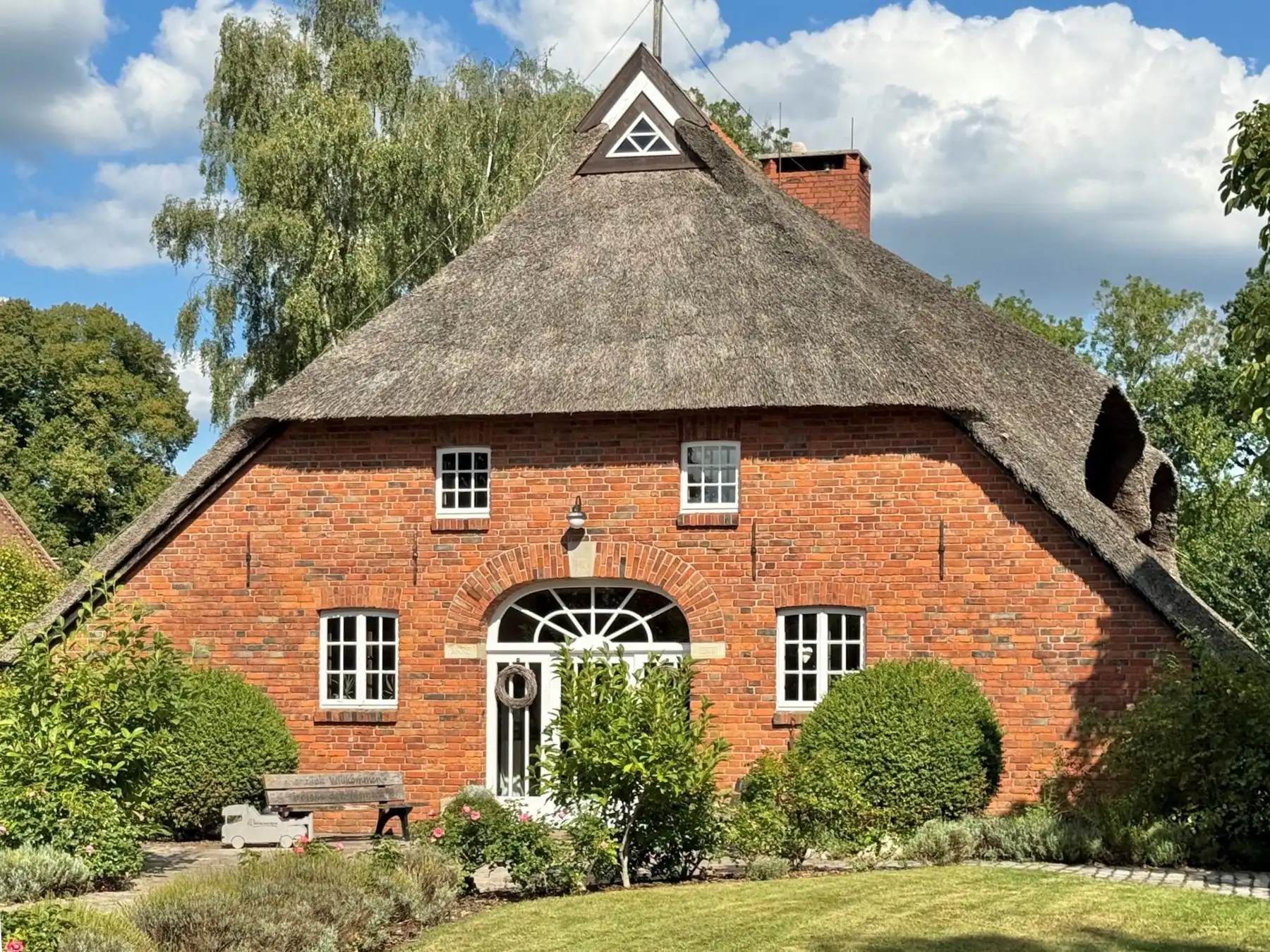 Photos Maison de campagne au toit de chaume près de Brake, en Basse-Saxe