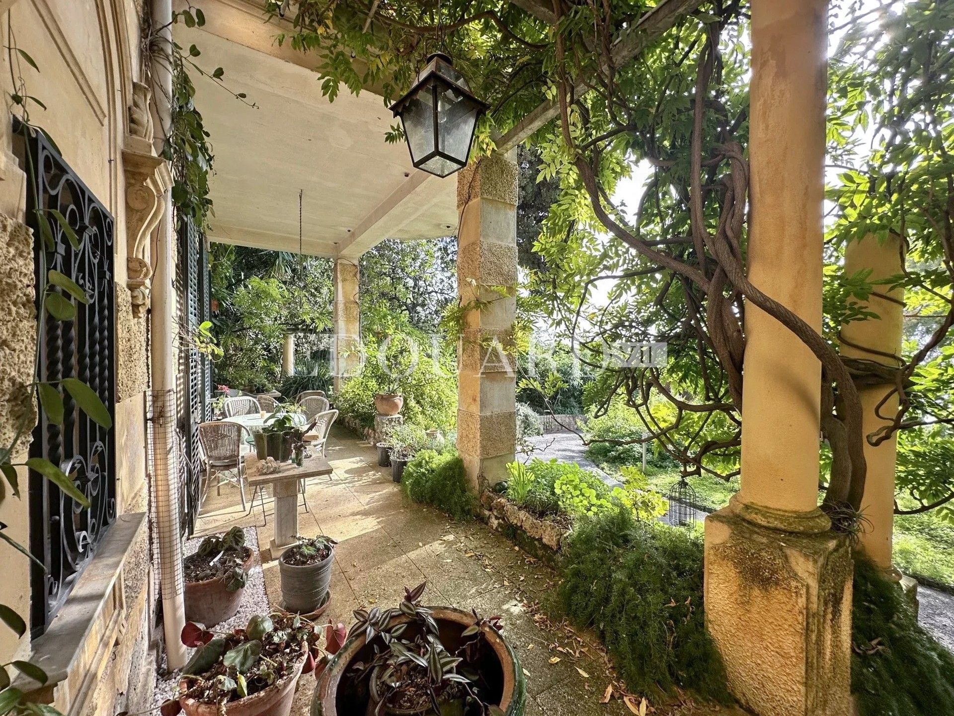 Photos Grand appartement avec jardin spectaculaire et vue sur la mer