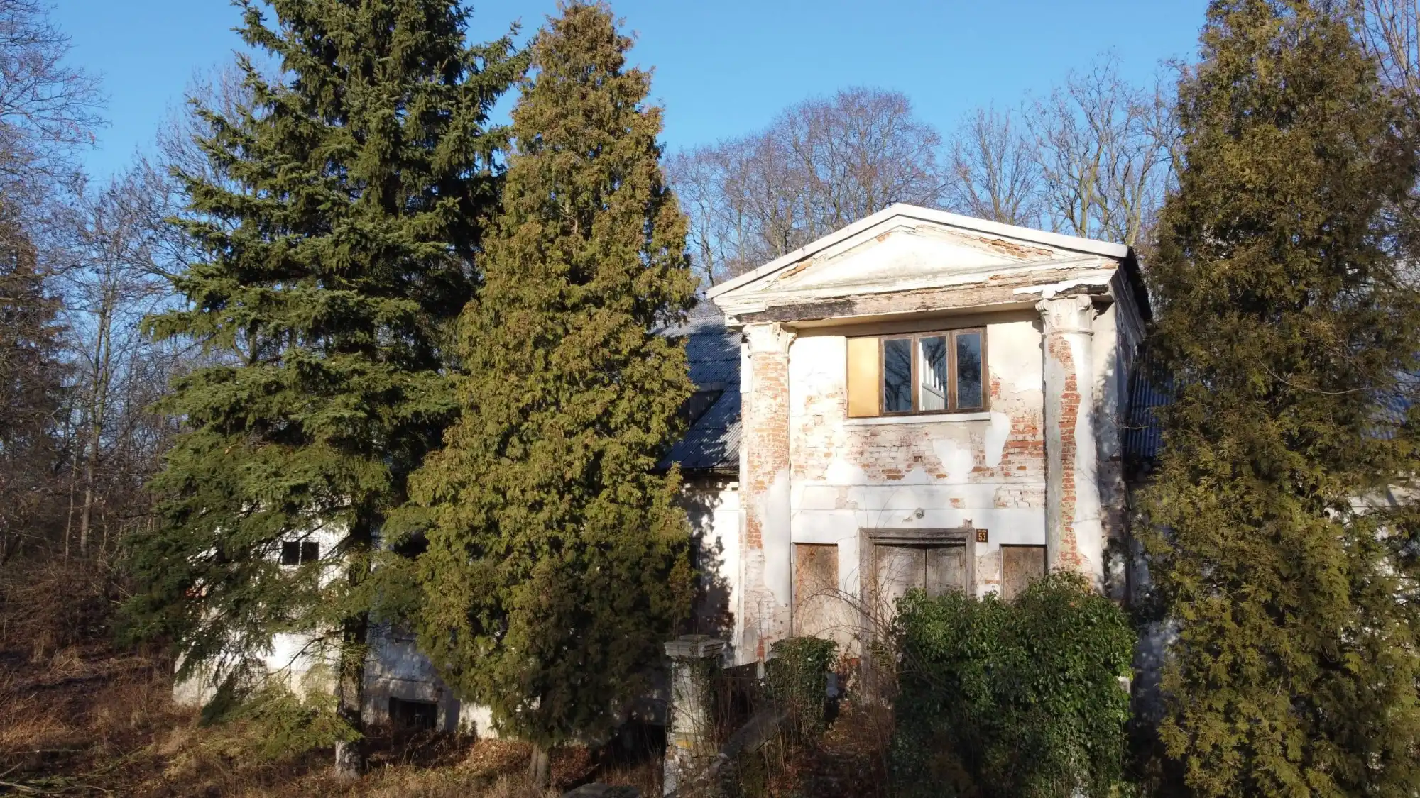 Photos Kleines renovierungsbedürftiges Gutshaus bei Konin