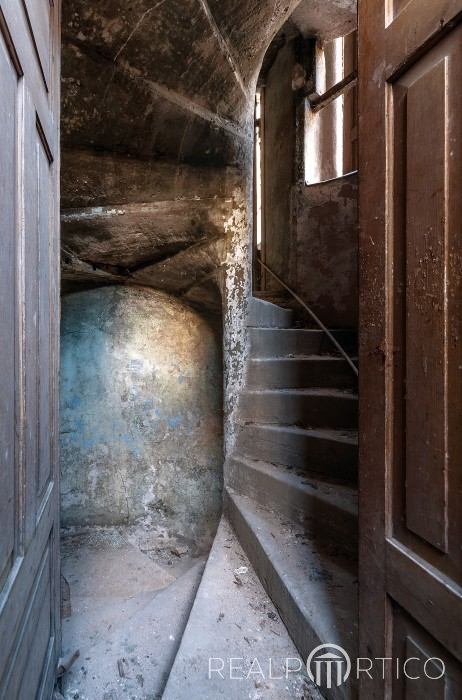 Treppenturm in der verfallenen Villa Biermann, Gera