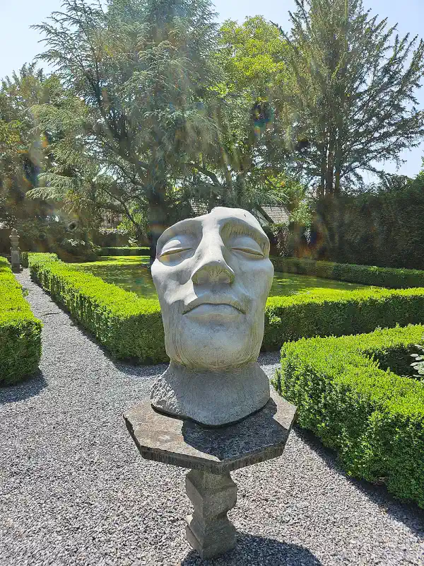 Vue sur le jardin du château de Thor - un lieu pour les hôtes internationaux