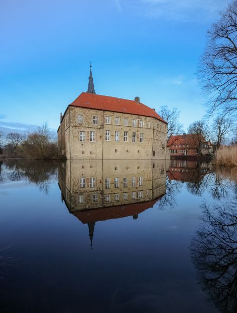 /pp/cc_by_nc_nd/thumb-schloss-luedinghausen.jpg