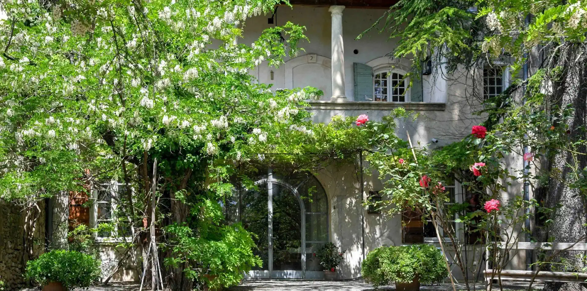 Demeure de caractère avec jardin et cave à vin historique près d'Uzès, France