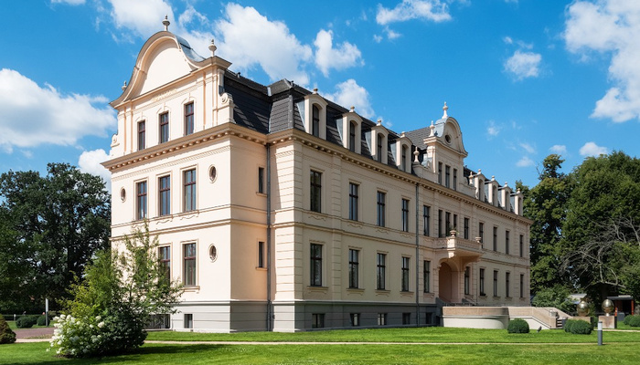 Photos /pp/medium-deutschland-brandenburg-ribbeck-schloss.jpg