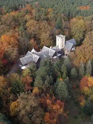 Pavillon de chasse en forêt - propriété unique en Europe