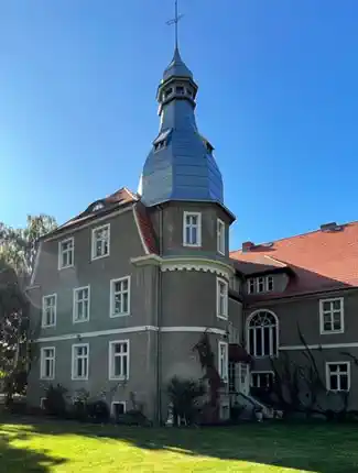 Manoir en Basse-Silésie, au sud de Wrocław et à proximité des Sudètes