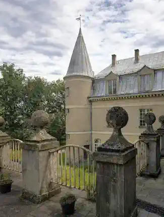 Manoir à Łubie : Joyau néoclassique à Lubie en Silésie