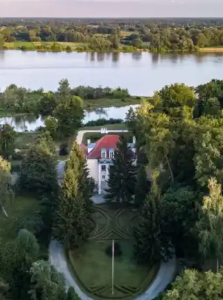 Manoir sur la Vistule au nord-ouest de Varsovie
