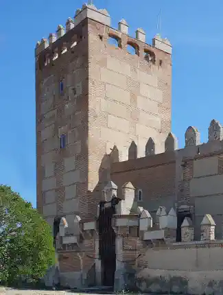 Château du XVe siècle à Narros de Saldueña