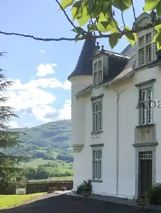 Château dans les Pyrénées avec vue panoramique, Mauléon-Licharre, Nouvelle-Aquitaine