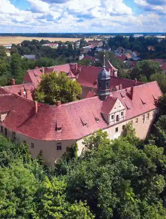 Château Renaissance sur l’Elbe avec plan de restauration