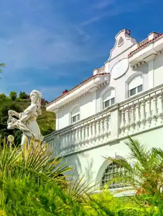 Villa Beatrice en Toscane – Demeure historique avec parc de 1,4 ha, vignoble et piscine