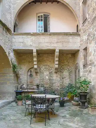 Demeure de caractère avec cour intérieure et 7 suites près d’Uzès, Uzès, Occitanie