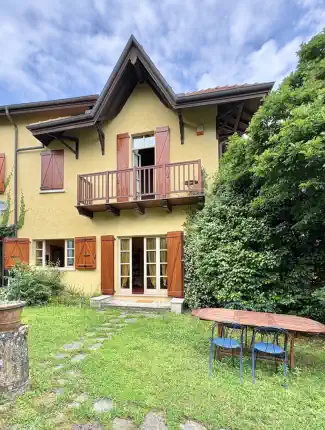 Deux maisons avec jardin et vue sur le lac à Campino, au bord du lac Majeur